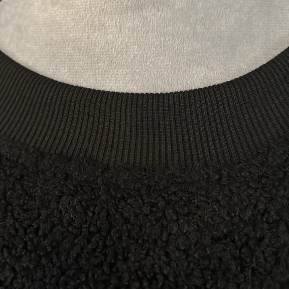 Black Fuzzy Sweatshirt - Size Large
Heavy duty Lining - Excellent condition - Picture 3 of 8